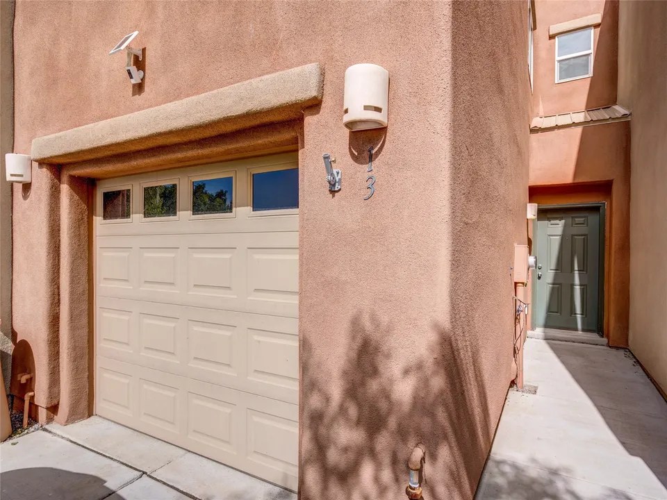 13 Canyon Cliff Dr, Santa Fe, NM 87508 390,000