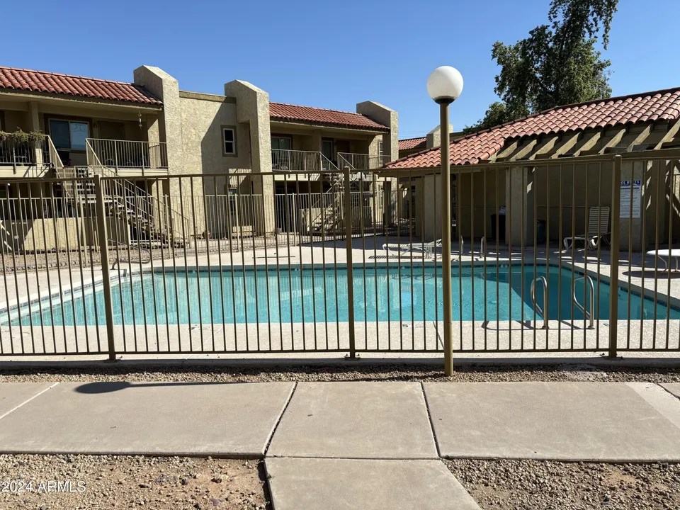2220 W Dora St Apt 113, Mesa, AZ 85201 205,000