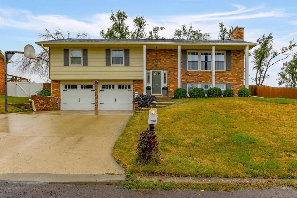 1728 Cherry St, Mexico, MO 65265 249,900