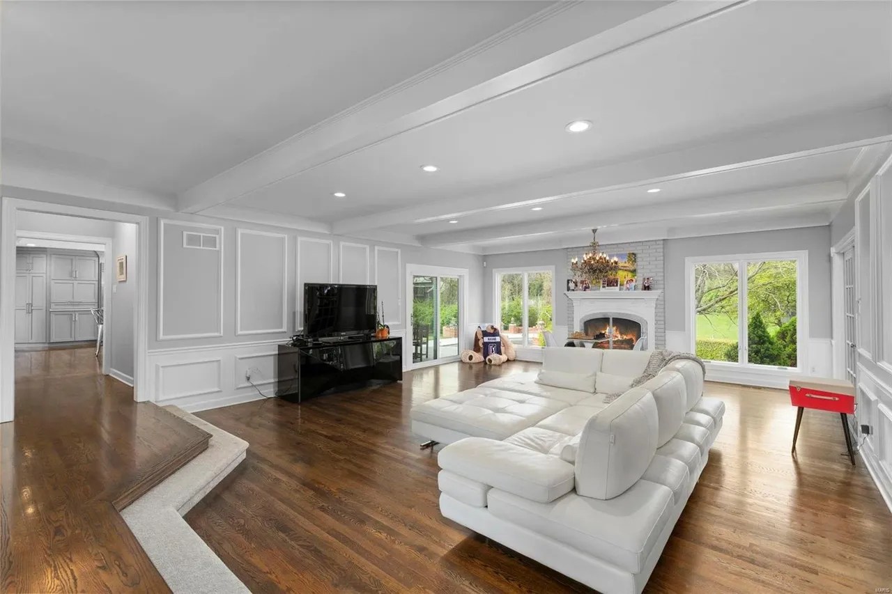 12116 Carberry Pl, Town and Country, MO 63131