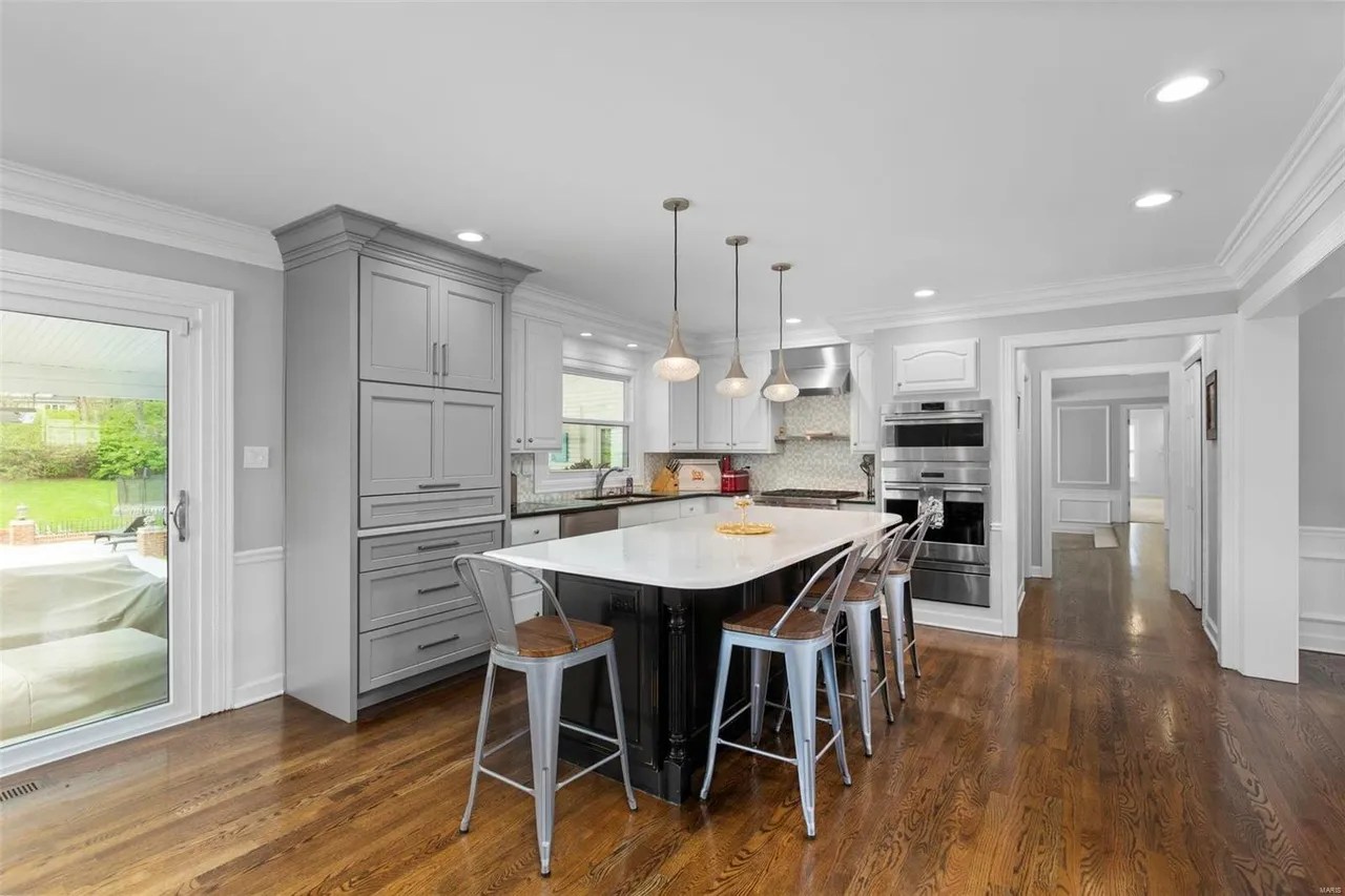 12116 Carberry Pl, Town and Country, MO 63131