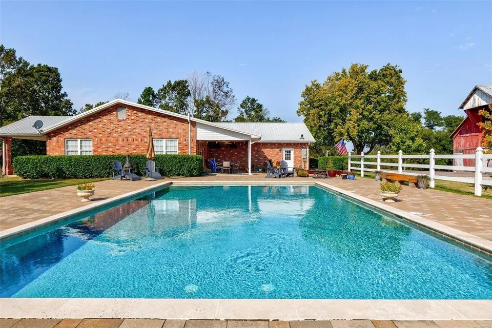 9000 Grab Ln, Hillsboro, MO 63050