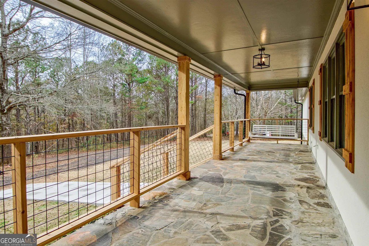 2752 Poplar Rd, Sharpsburg, GA 30277