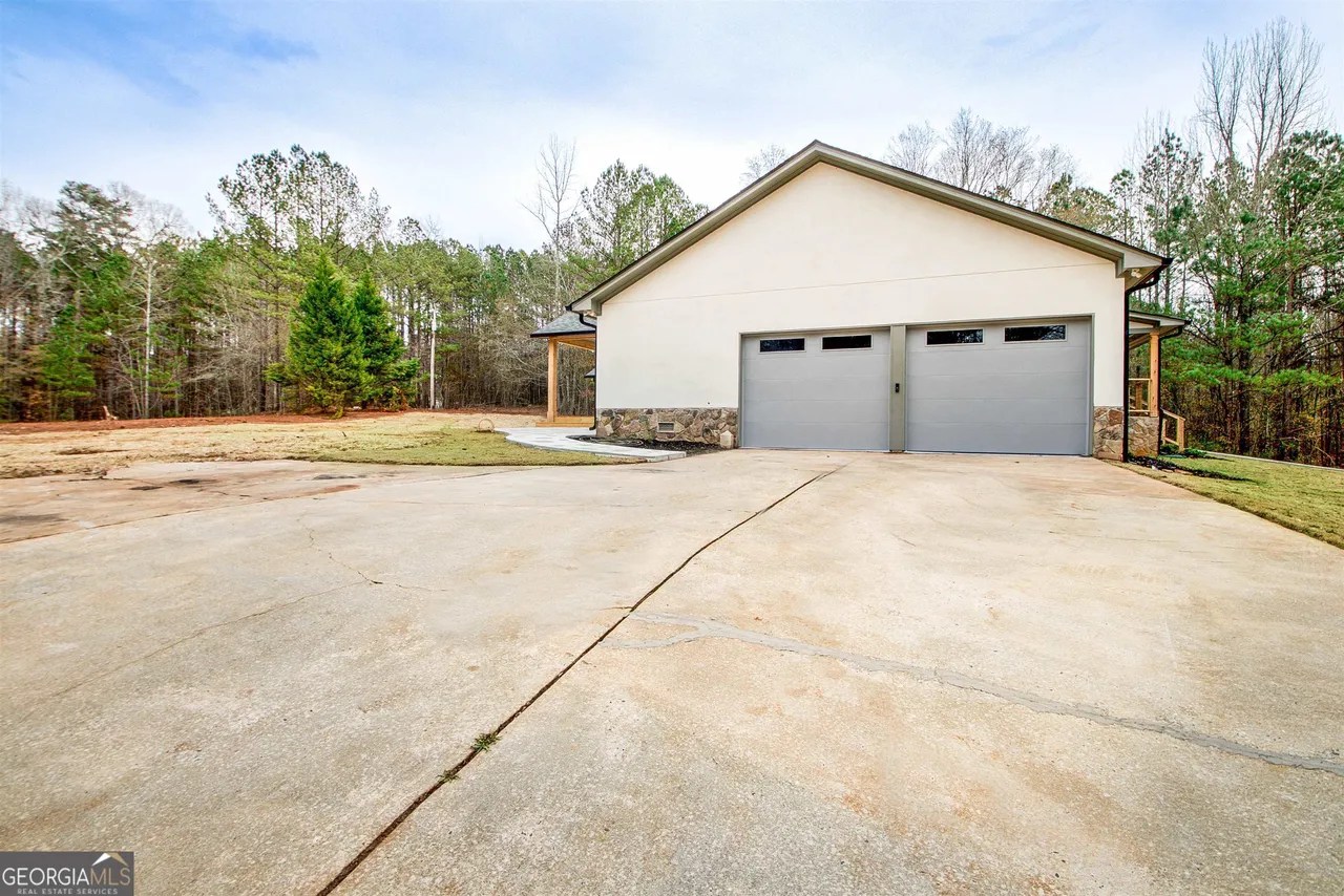 2752 Poplar Rd, Sharpsburg, GA 30277