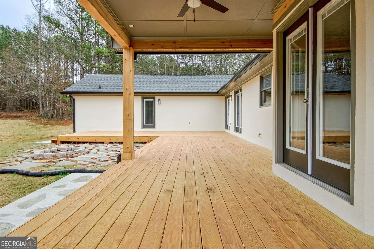 2752 Poplar Rd, Sharpsburg, GA 30277