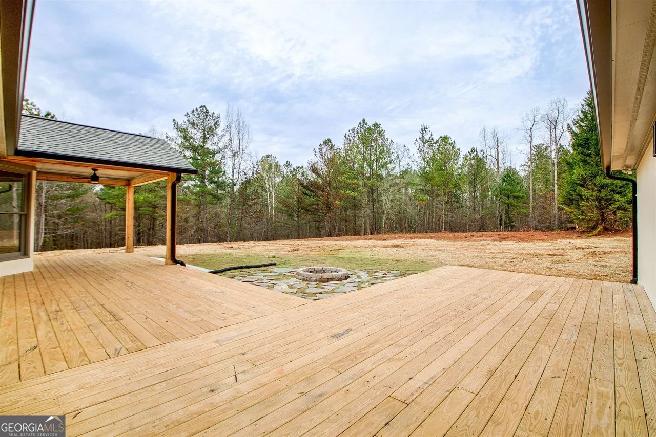 2752 Poplar Rd, Sharpsburg, GA 30277