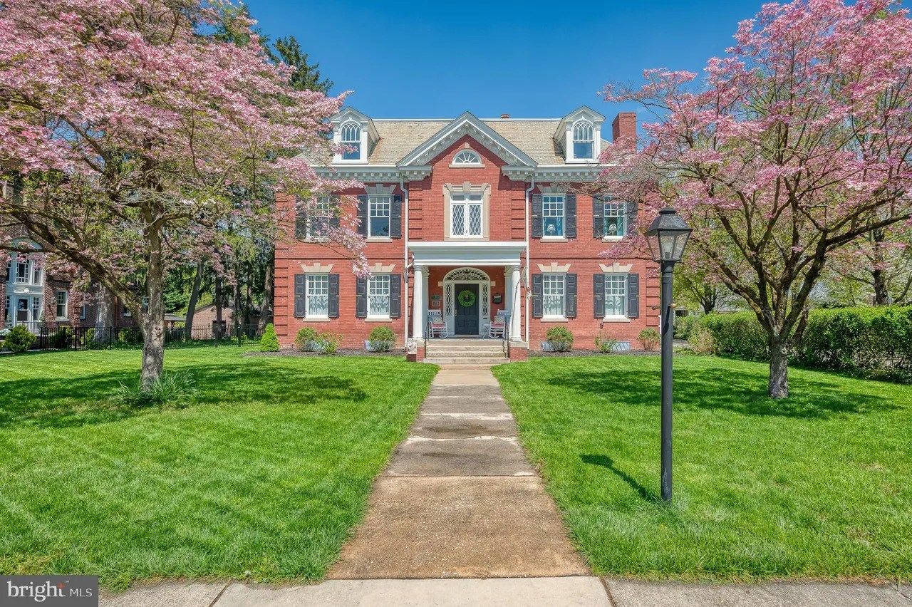 For Sale 49 E Springettsbury Ave, York, PA 17403