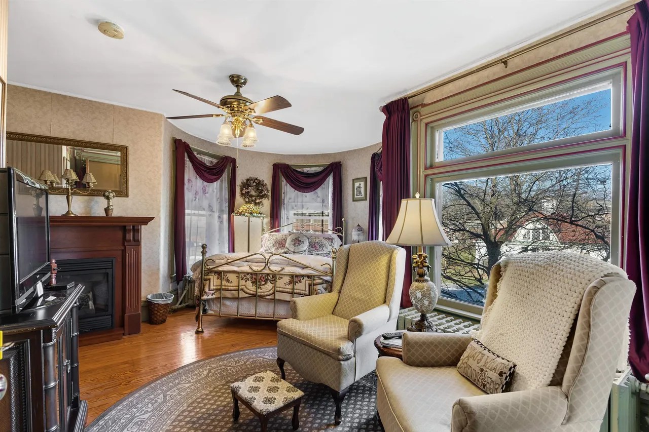 For Sale 399 Bentley Ave, Poultney, VT 05764