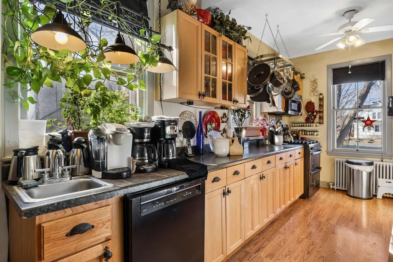 For Sale 399 Bentley Ave, Poultney, VT 05764