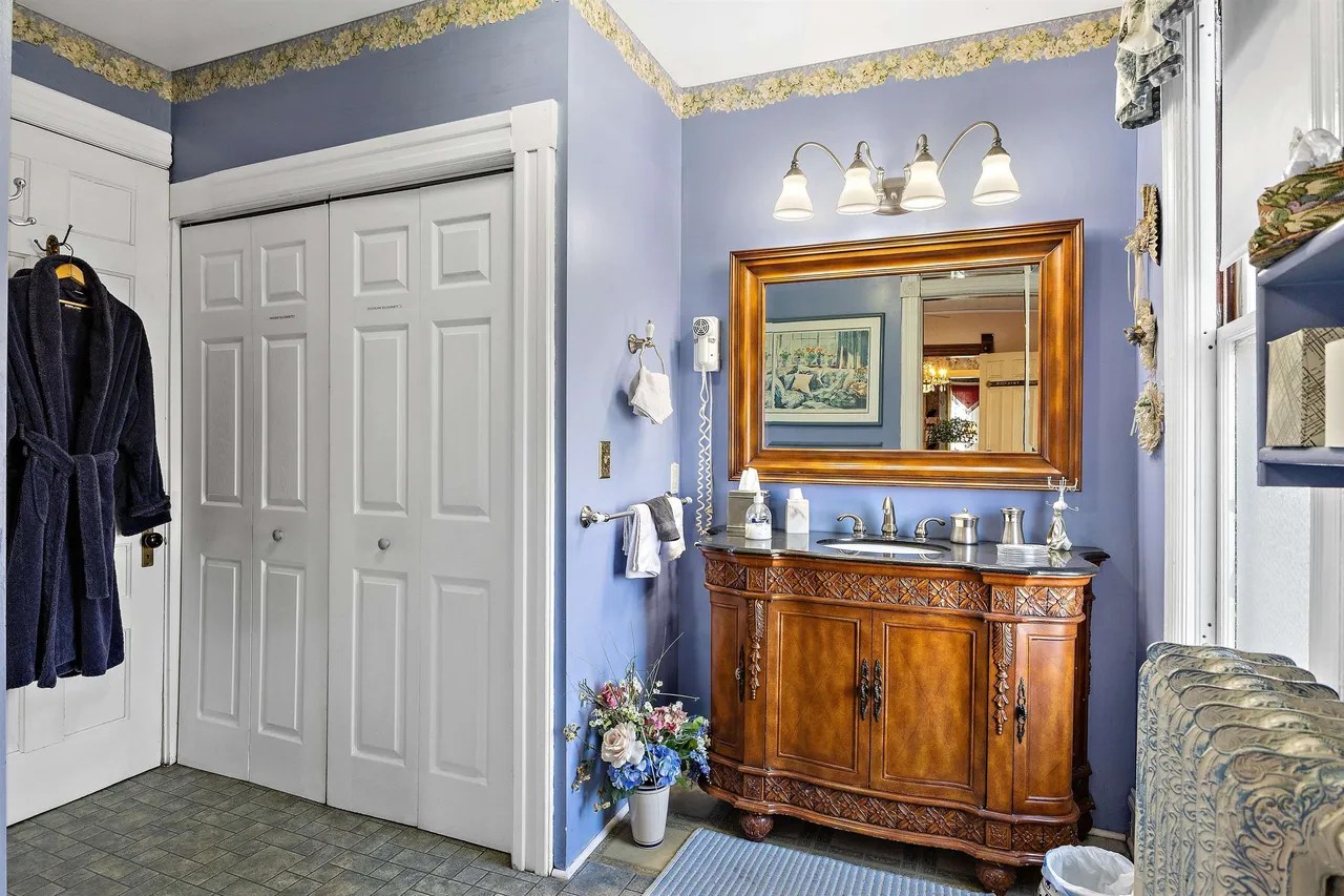 For Sale 399 Bentley Ave, Poultney, VT 05764