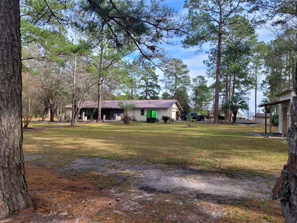 163 Johnson Lake Rd, Alma, GA 31510