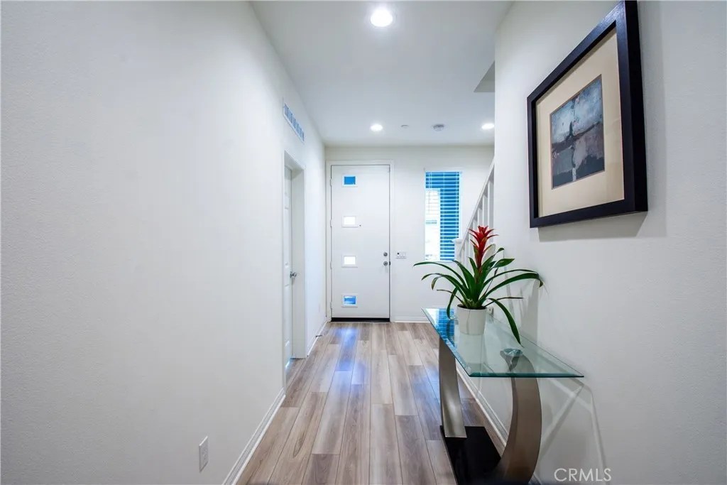 For Sale 2118 Lacy Crossing Dr, Santa Ana, CA 92701