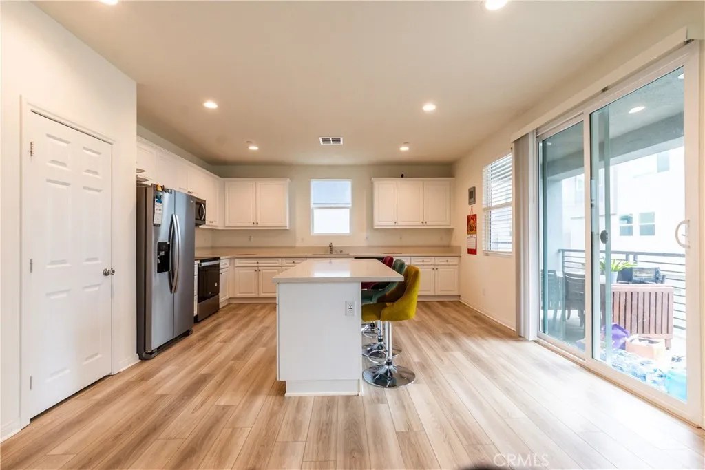 For Sale 2118 Lacy Crossing Dr, Santa Ana, CA 92701