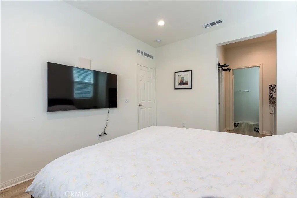 For Sale 2118 Lacy Crossing Dr, Santa Ana, CA 92701
