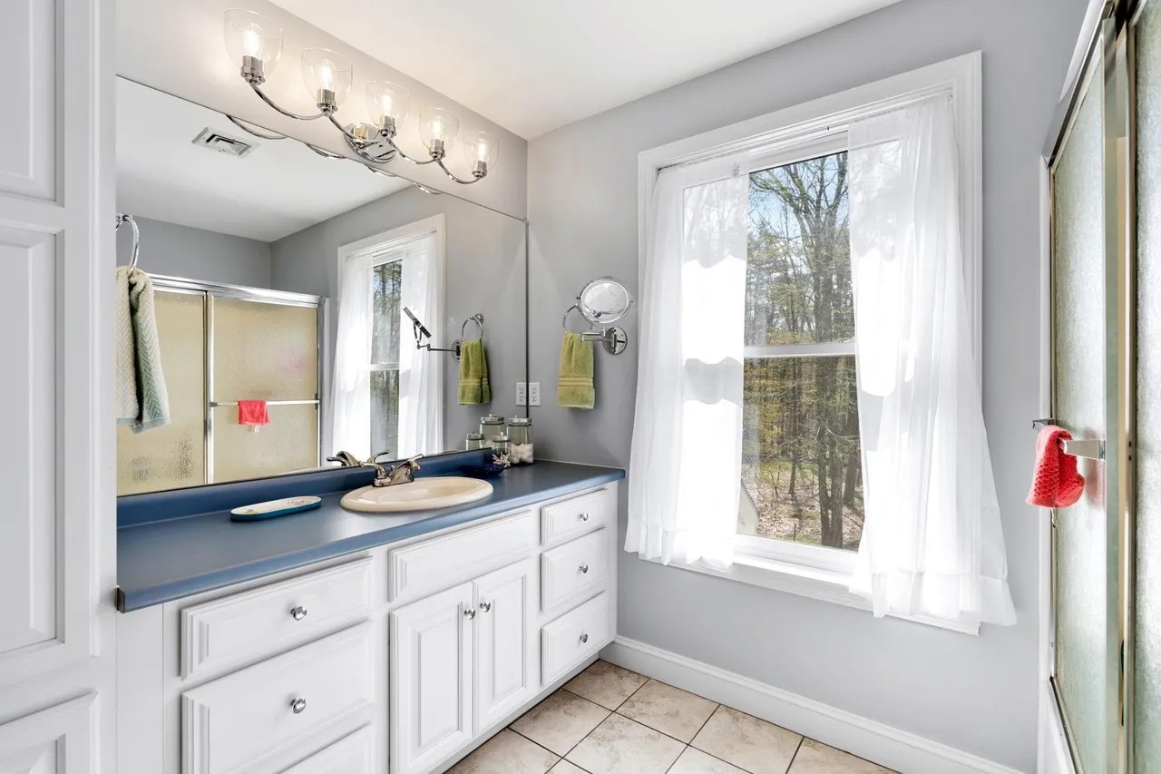 29 Gale Rd, Hampton, NH 03842