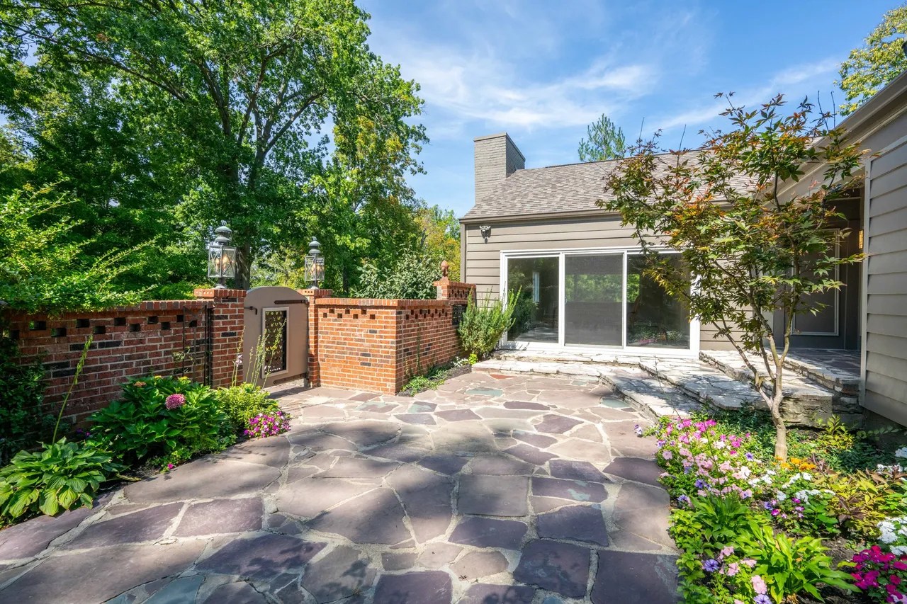 For Sale 706 Lindell Ln, Cincinnati, OH 45226