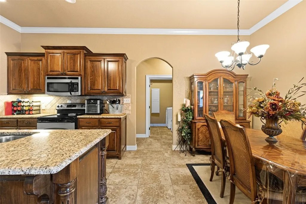 2915 Lismore Ln, Longview, TX 75605 288,777