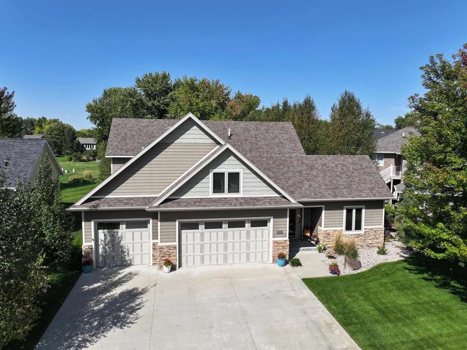 15840 Furman Rd, Spirit Lake, IA 51360 988,000