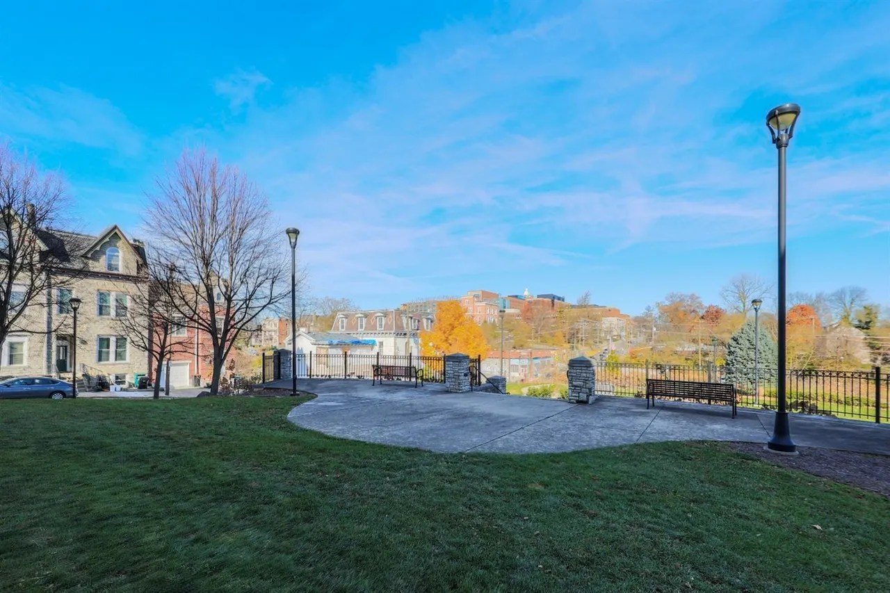 For Sale 1948 Bigelow St Unit 3, Cincinnati, OH 45219