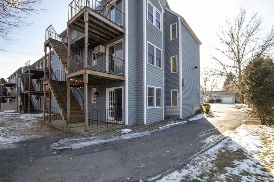 35 School St Unit 19, Dracut, MA 01826