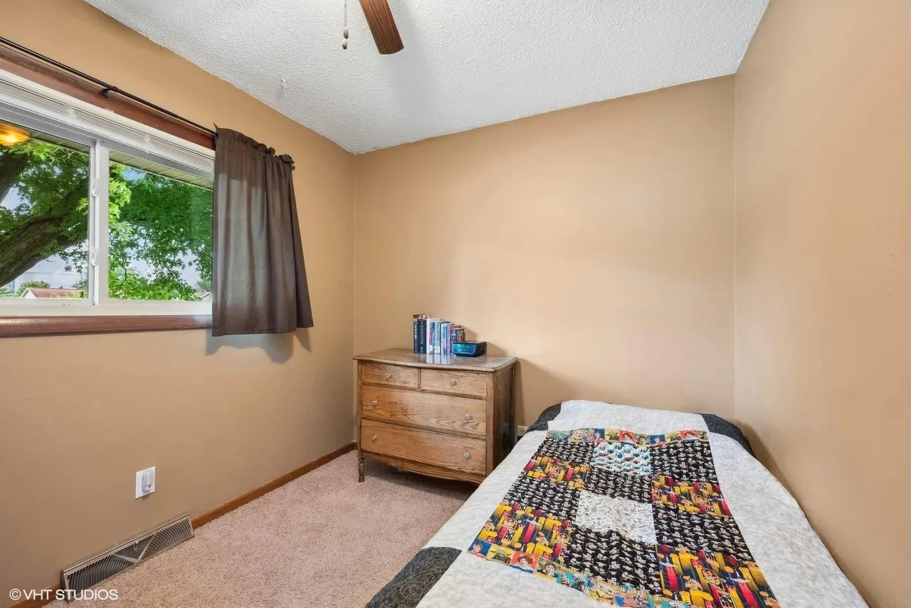 213 Pine St, Waverly, IA 50677 189,500