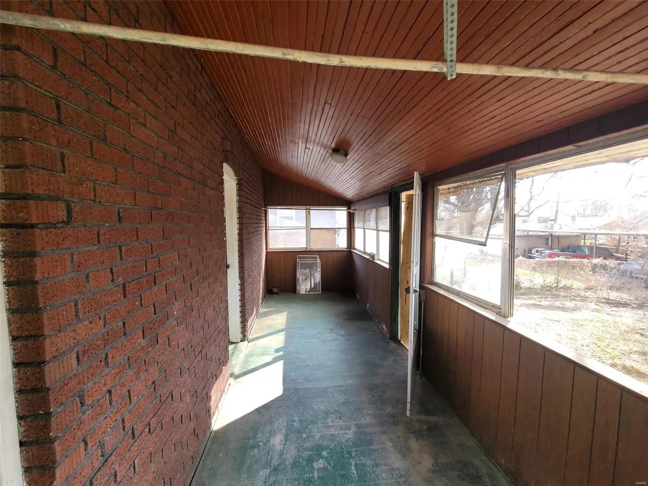 6910 Natural Bridge Rd, Saint Louis, MO 63121 27,500