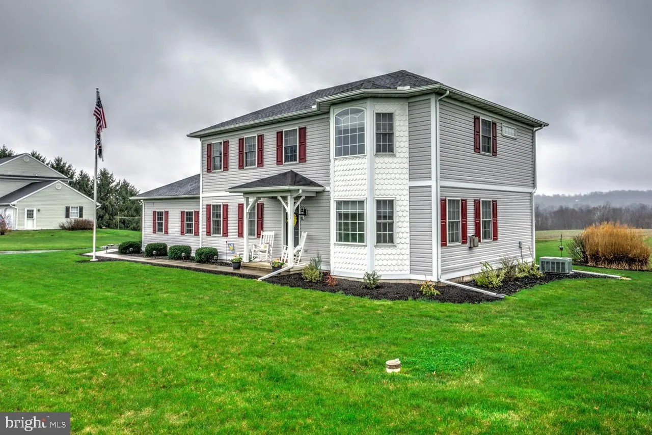 3141 N Colebrook Rd, Manheim, PA 17545