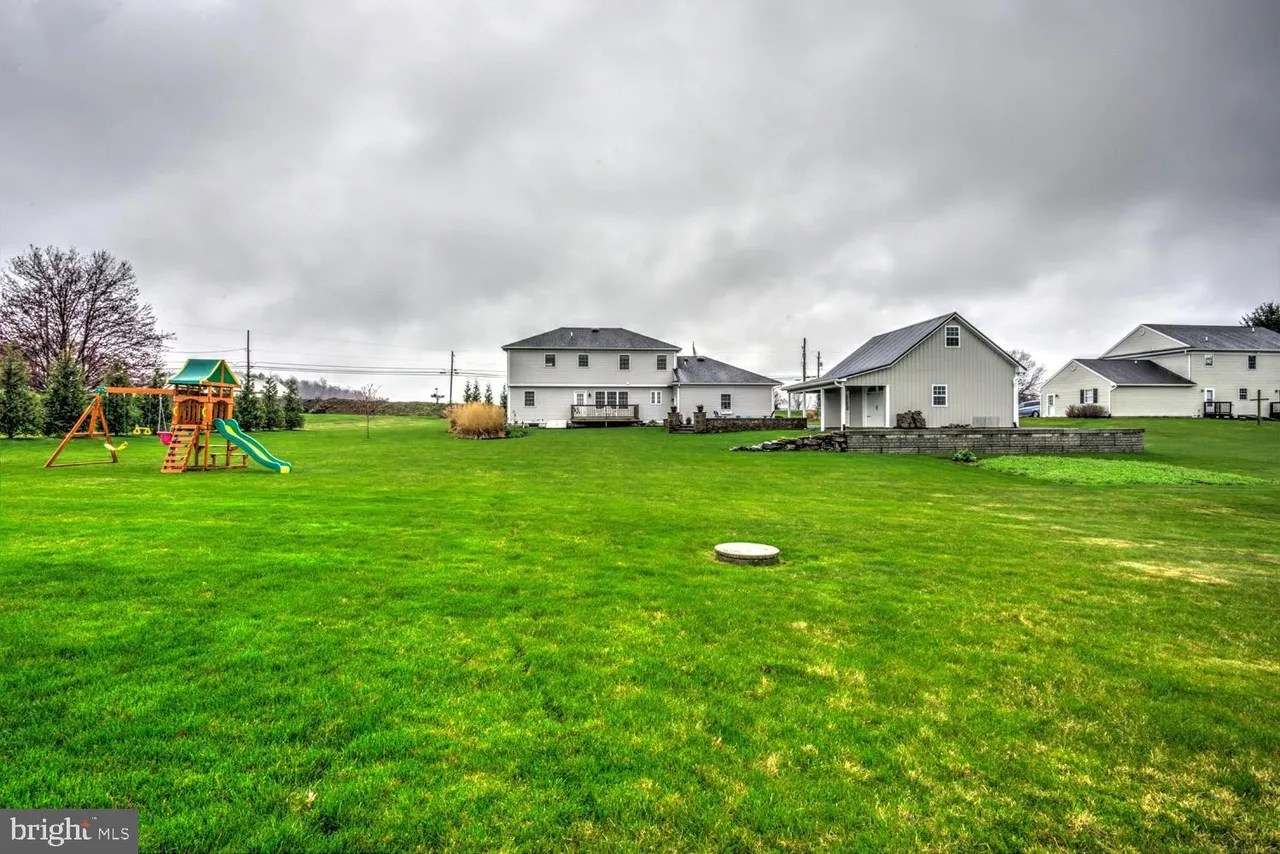 3141 N Colebrook Rd, Manheim, PA 17545