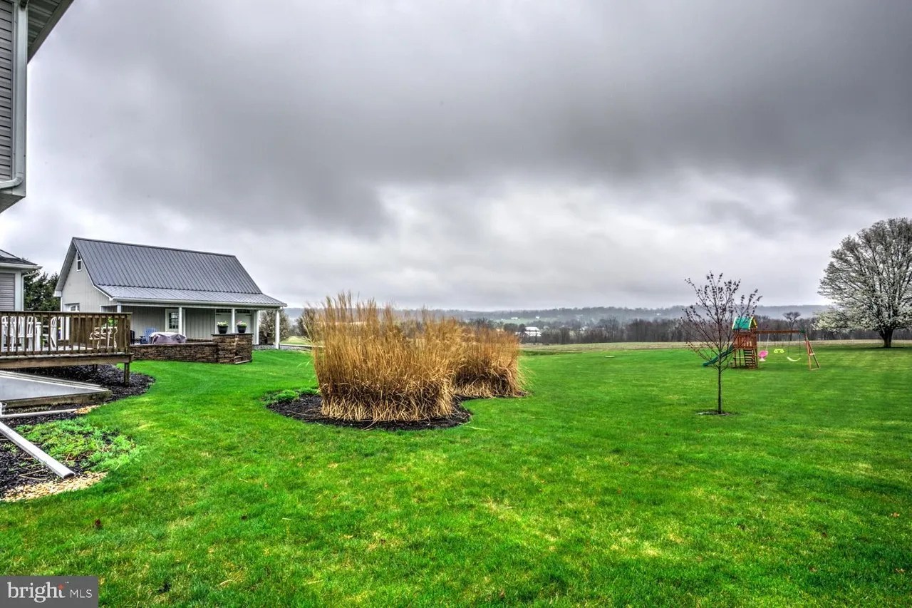 3141 N Colebrook Rd, Manheim, PA 17545