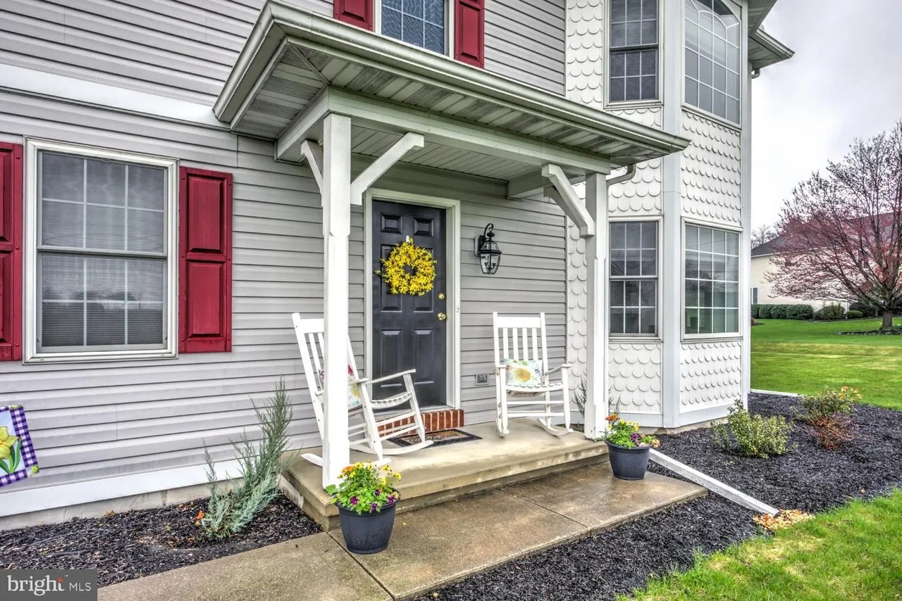 3141 N Colebrook Rd, Manheim, PA 17545