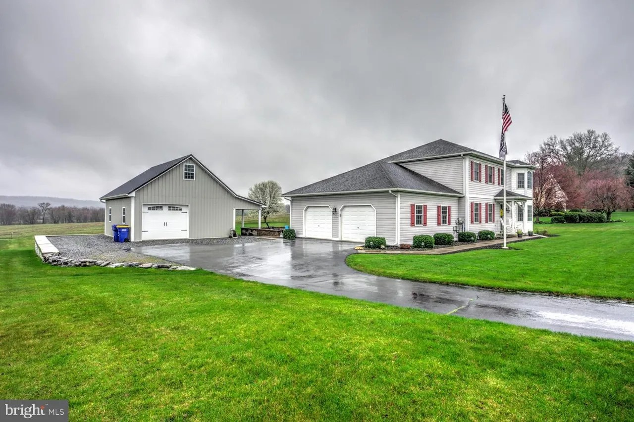 3141 N Colebrook Rd, Manheim, PA 17545