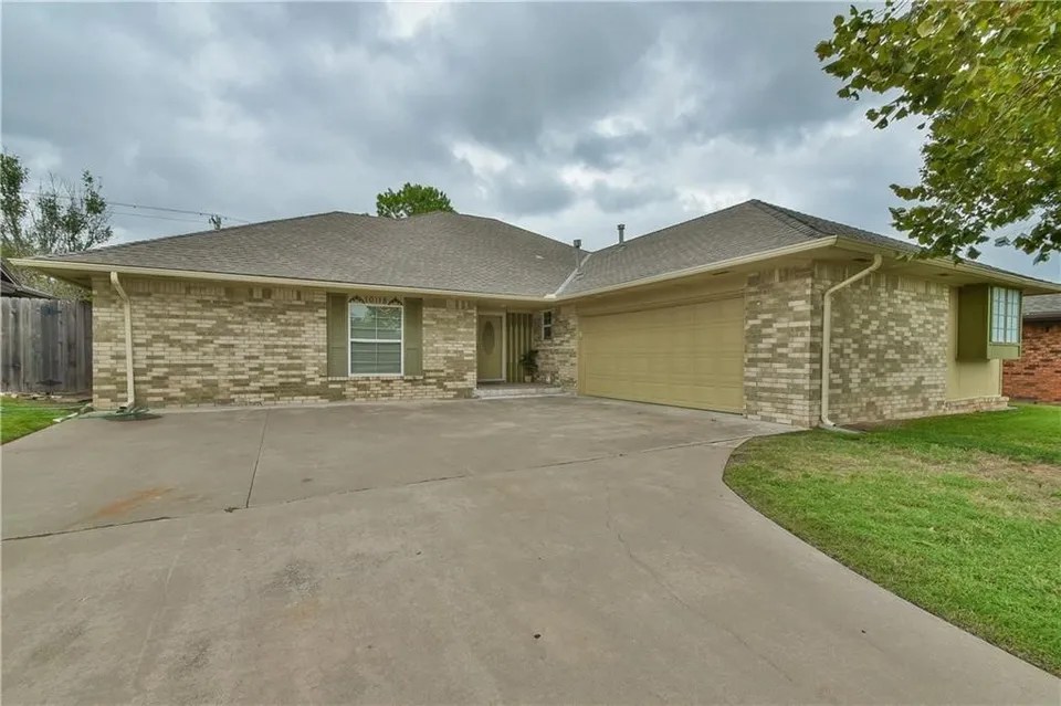 10118 S Kingsgate Dr, Oklahoma City, OK 73159