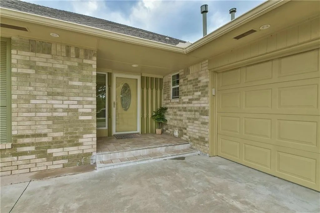 10118 S Kingsgate Dr, Oklahoma City, OK 73159