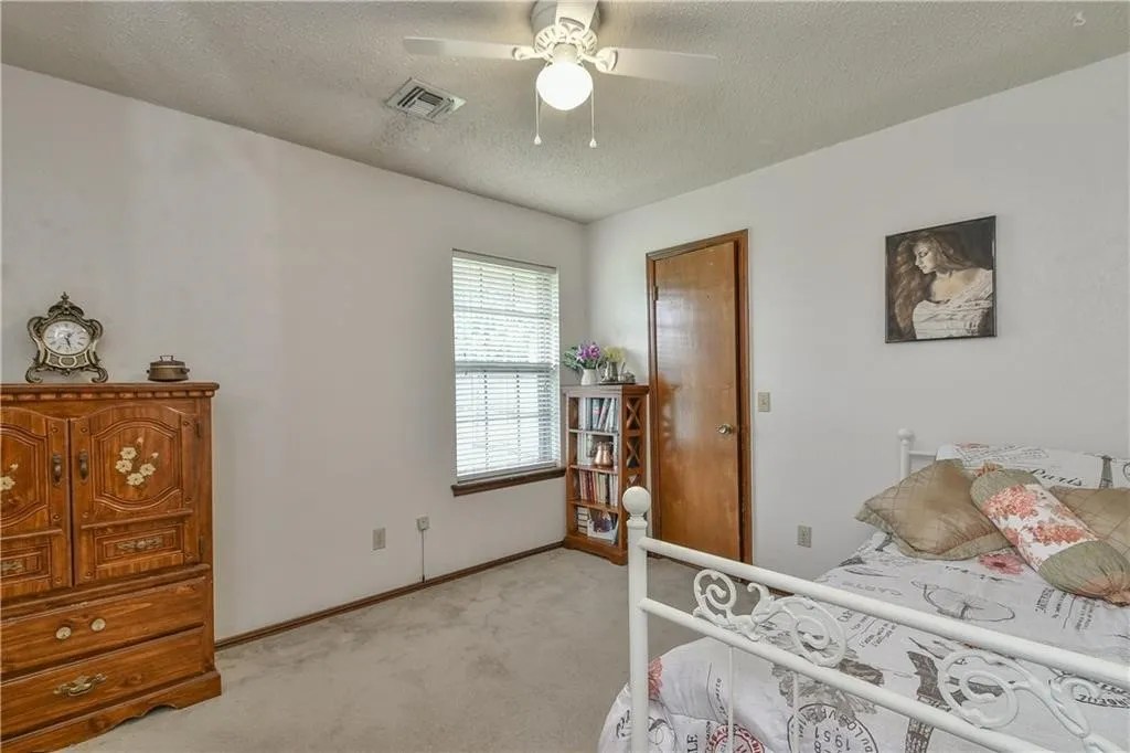 10118 S Kingsgate Dr, Oklahoma City, OK 73159