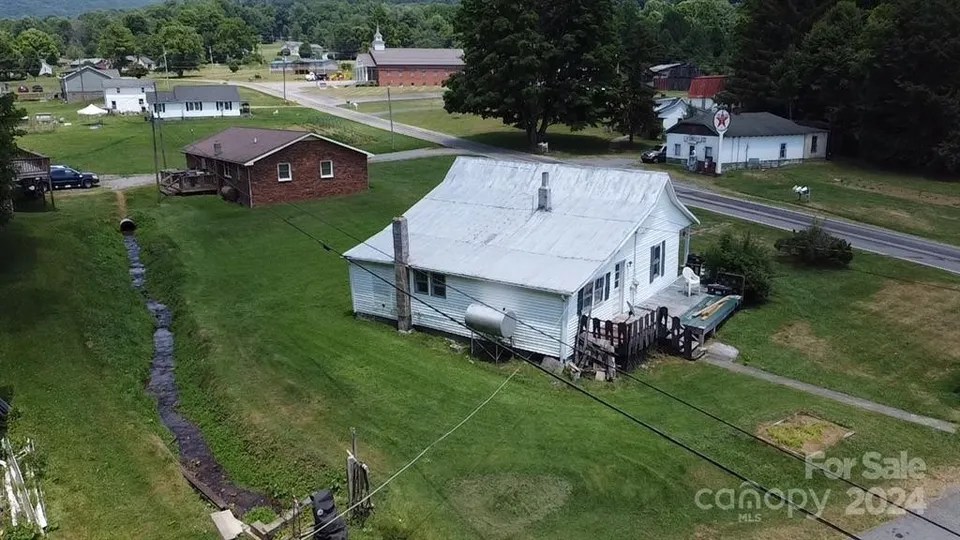 1433 Silverstone Rd, Vilas, NC 28692