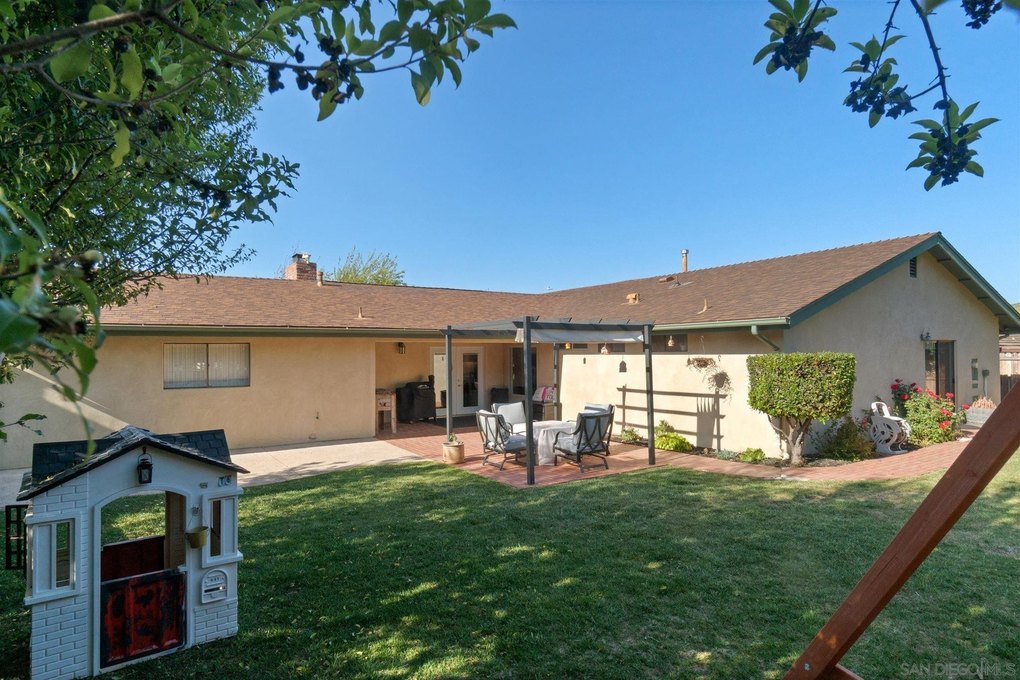 641 University Dr, Lompoc, CA 93436