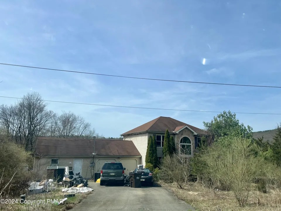 5693 Neola Rd, Stroudsburg, PA 18360