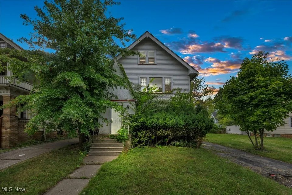 932 Helmsdale Rd, Cleveland, OH 44112 79,000