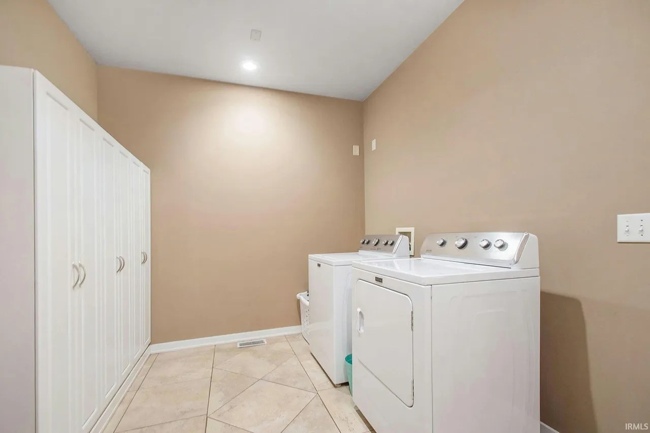 For Sale 57708 Oakside Ave, Mishawaka, IN 46544