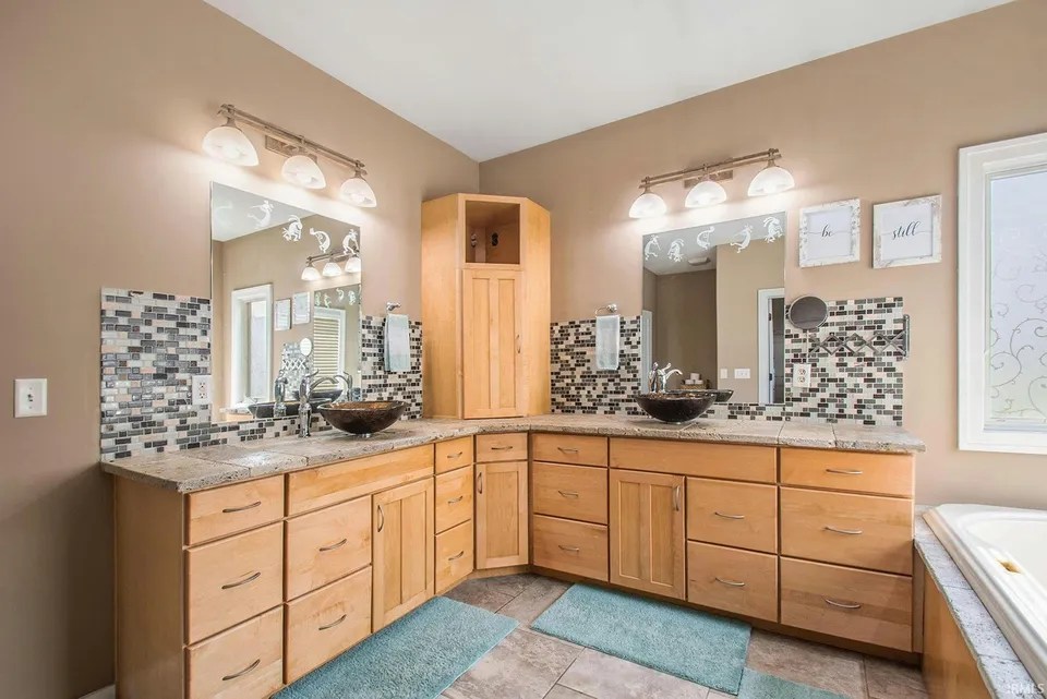 For Sale 57708 Oakside Ave, Mishawaka, IN 46544