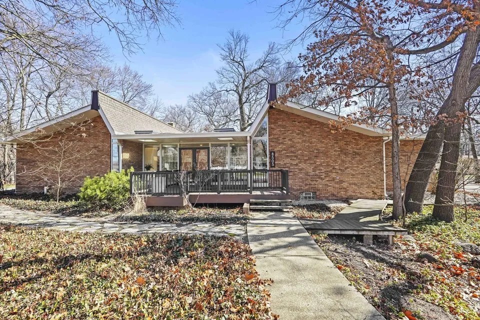 8505 Schreiber Dr, Munster, IN 46321