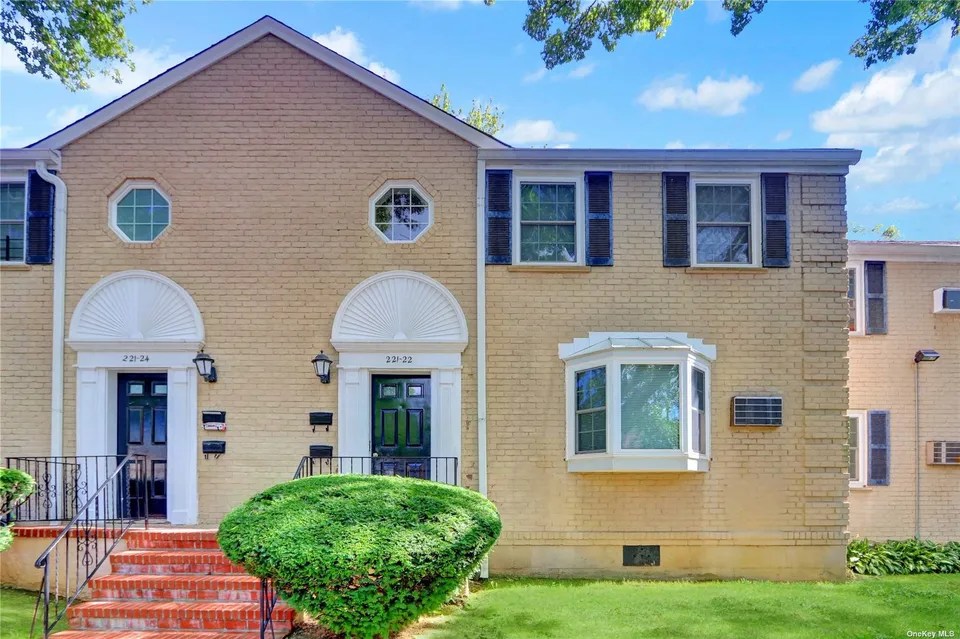 For Sale 22122 67th Ave Unit B, Oakland Gardens, NY 11364