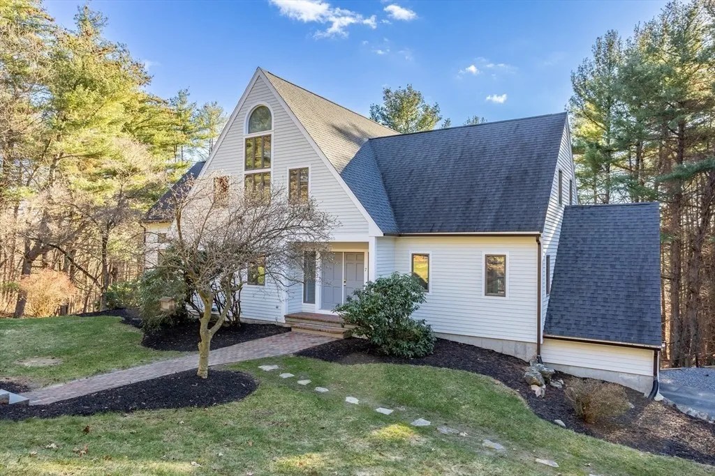 7 Larch Rd, Acton, MA 01720