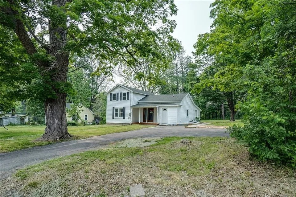 4158 Comstock Rd, Penn Yan, NY 14527