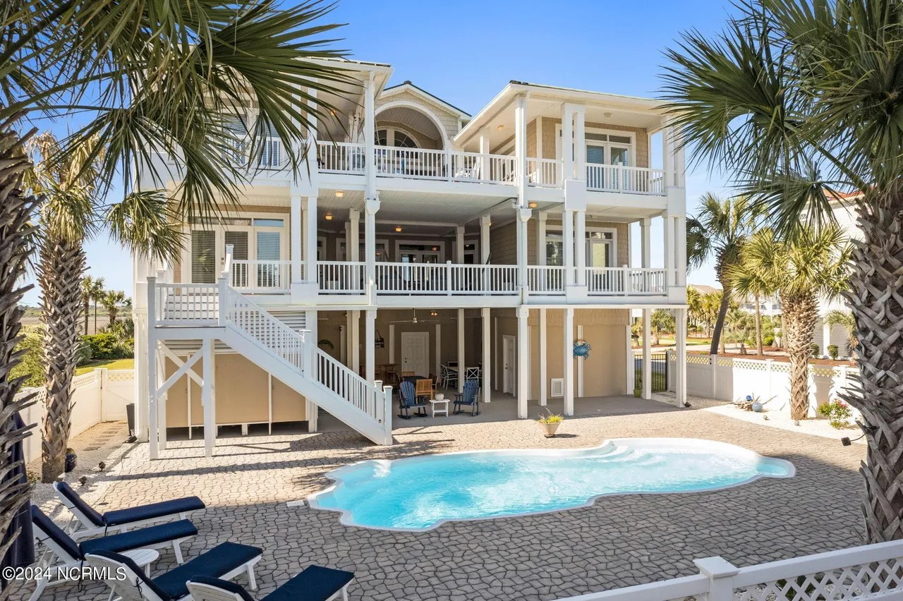13 Coggeshall Dr W, Ocean Isle Beach, NC 28469