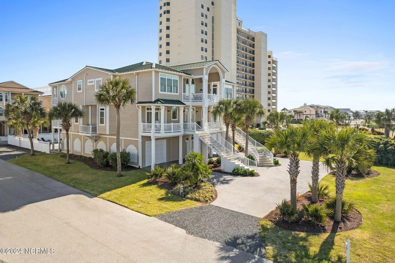13 Coggeshall Dr W, Ocean Isle Beach, NC 28469