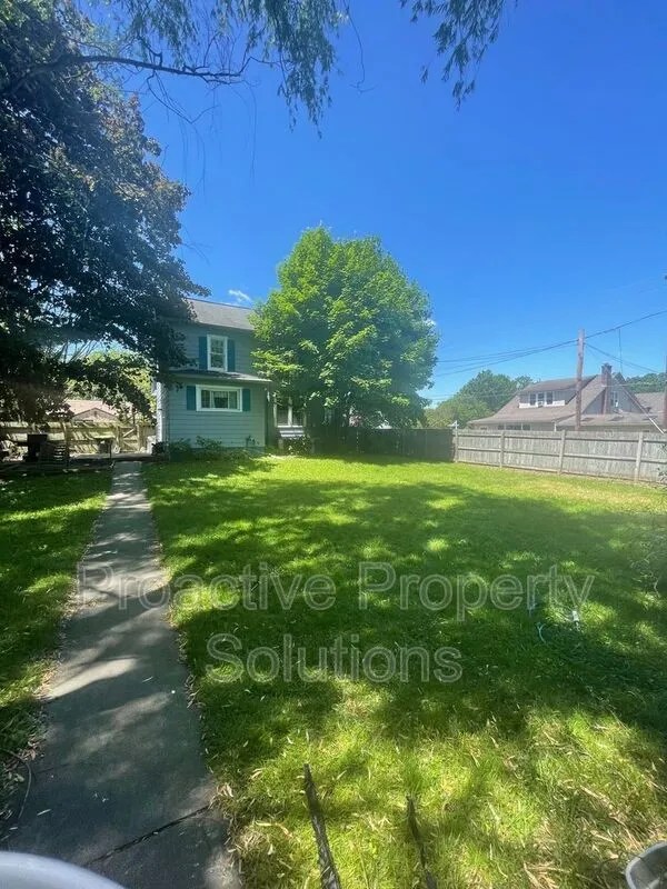 528 Lindbergh Ave, Stroudsburg, PA 18360 Home for Rent