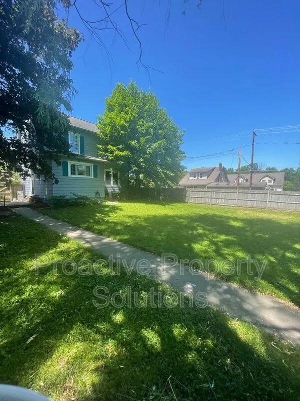 528 Lindbergh Ave, Stroudsburg, PA 18360 Home for Rent