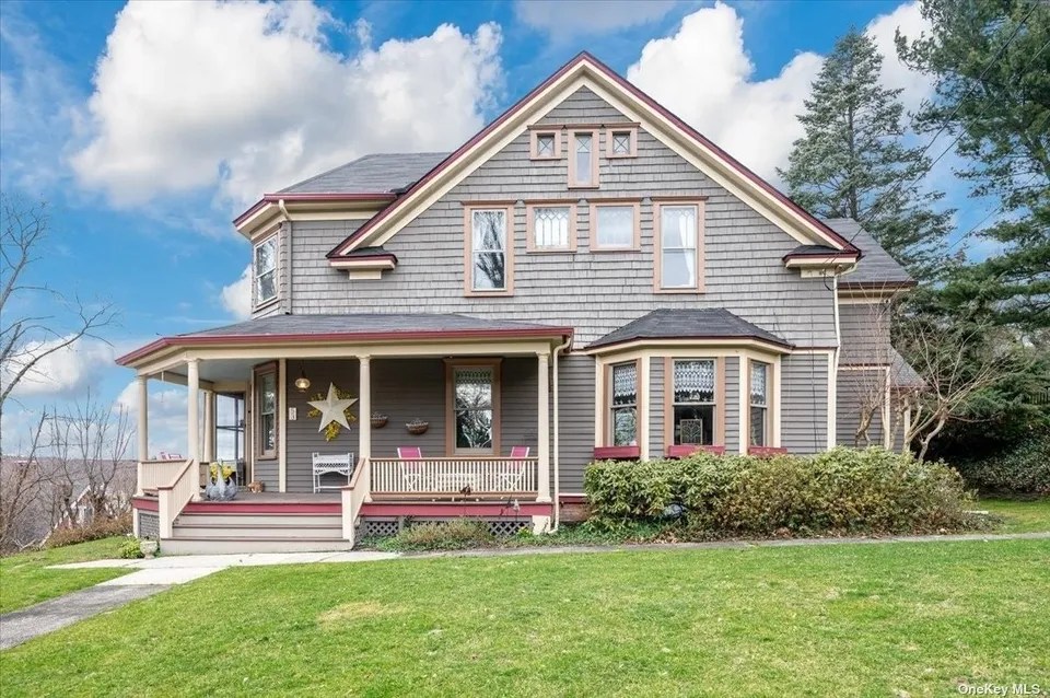 53 Highland Ave, Northport, NY 11768