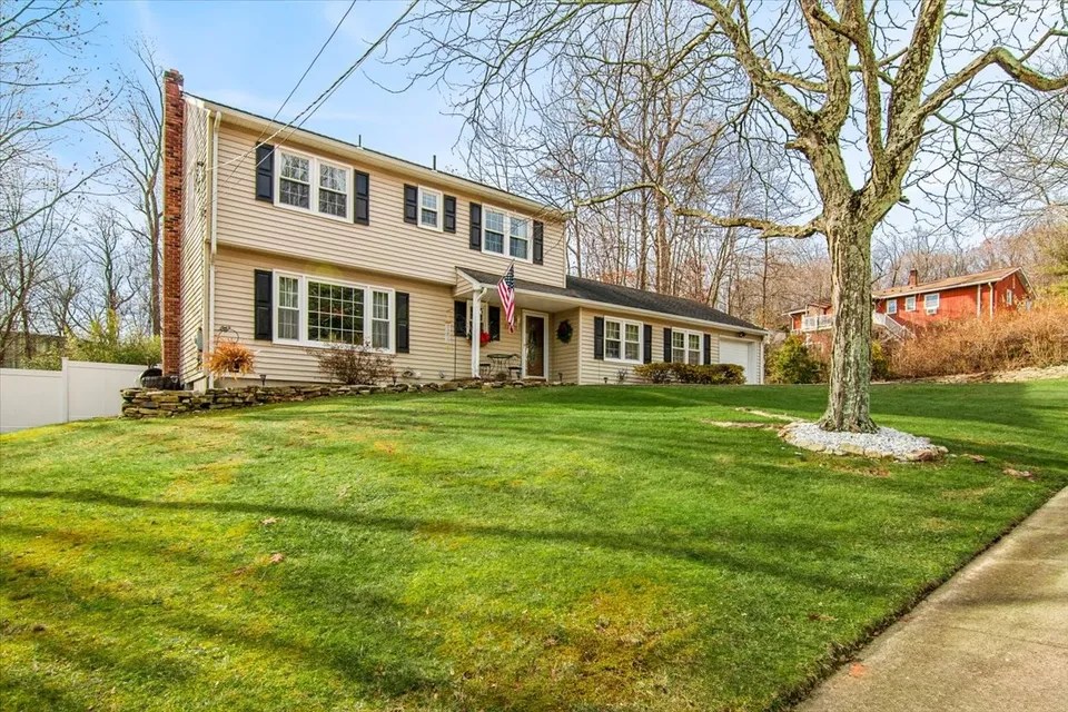 27 McKinley Dr, Rockaway Boro, NJ 07866